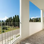 Modern & Bright 2br Retreat With Balcony *