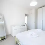 아파트 Modern & Bright 2br Retreat With Balcony 카포텔라