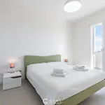 Modern & Bright 2br Retreat With Balcony Daire Capoterra