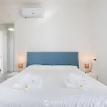 Daire Modern & Bright 2br Retreat With Balcony *
