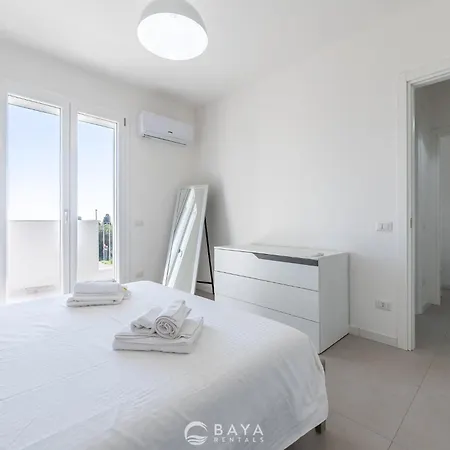 Modern & Bright 2br Retreat With Balcony Daire